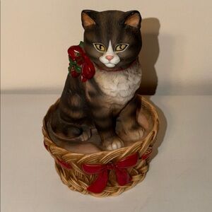 Vintage Schmid Ceramic Music Box 1983 Cat Figurine in Basket. Like New